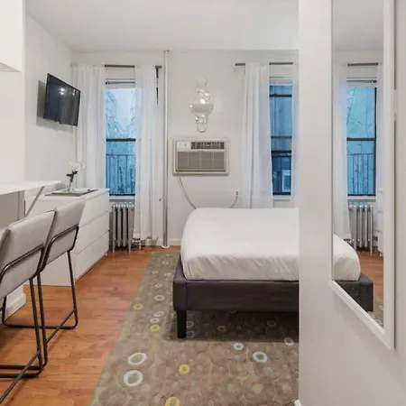 Cozy Studio In Times Square And Nearby Restaurants